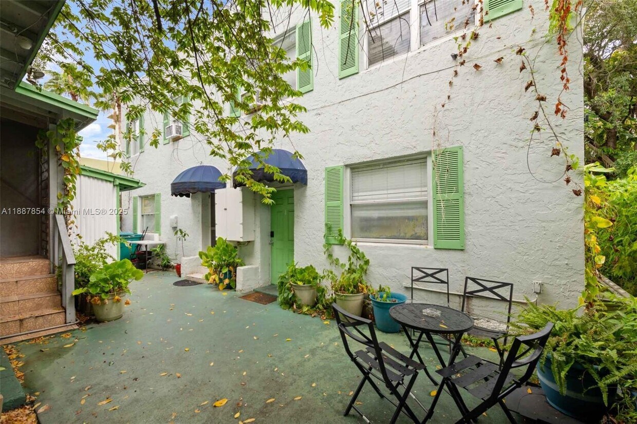 Foto principal - 769 NW 10th St