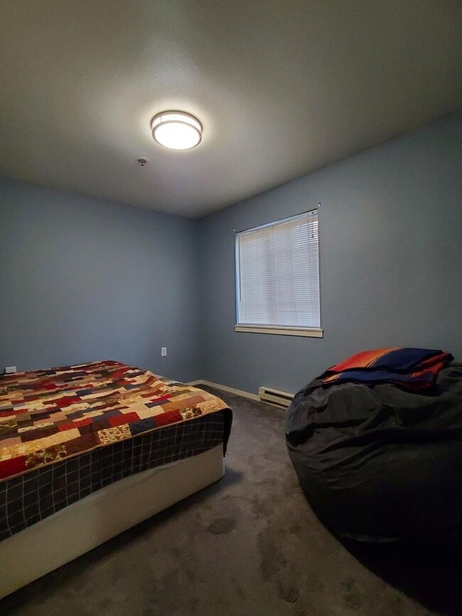 Building Photo - Cozy, 2 Bedroom Apartment for Rent in the Birchwood Neighborhood!