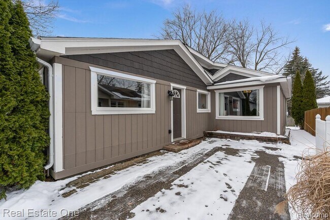 Foto del edificio - 333 N Helen Ave