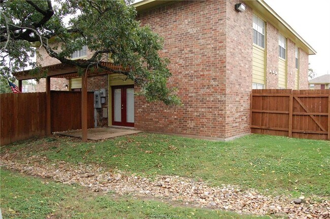 Foto del edificio - 2100 Southwood Dr