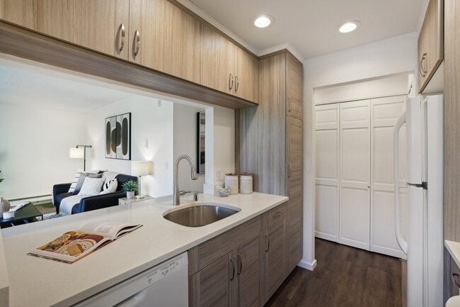 Building Photo - Sammamish Parkway Condos