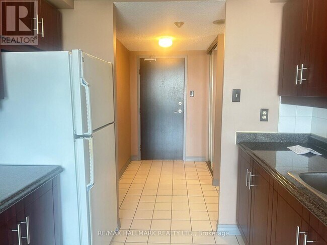Photo du bâtiment - 4725 Sheppard Ave E