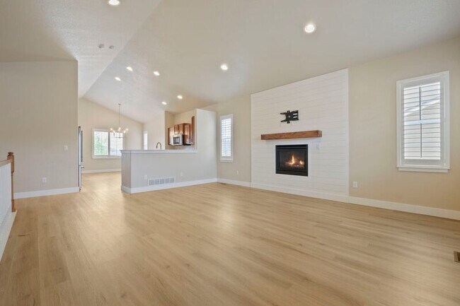 Foto del edificio - 5839 Yancey Dr