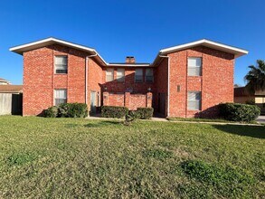 Building Photo - 2601 Treasure Hills Blvd