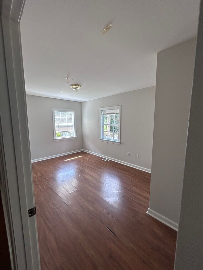 Foto del edificio - Charming 4-Bedroom Rancher in Reedy Creek!