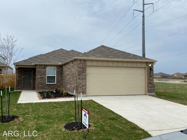 Building Photo - 3 br, 2 bath House - 210 Savage Street