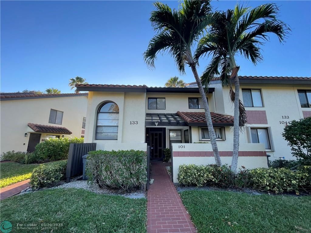 10447 S Circle Lake Dr Unit 201, Boynton Beach, FL 33437 Condo for