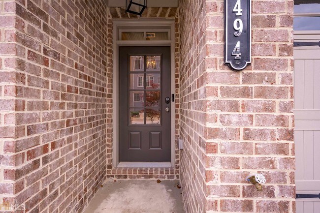 Building Photo - 2494 Skyland Dr NE