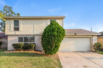 Building Photo - 11955 Drummond Park Dr