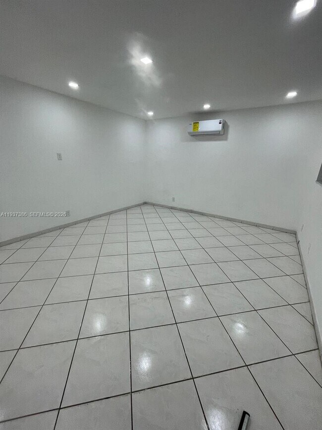 Building Photo - 5401 Hollywood Blvd