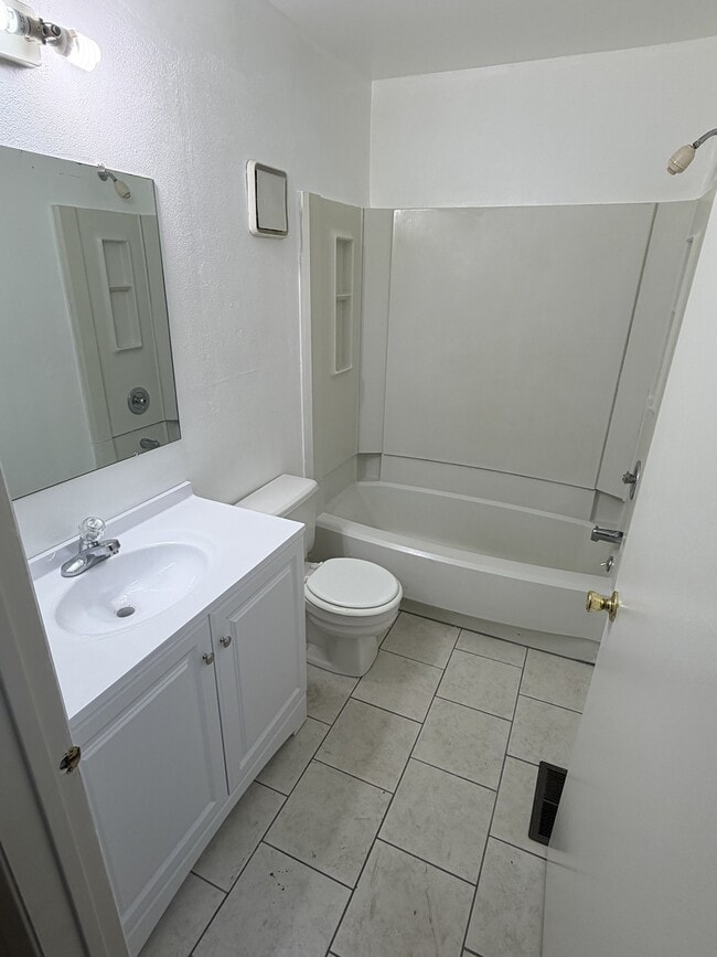 Building Photo - 1511 Woodhollow Dr