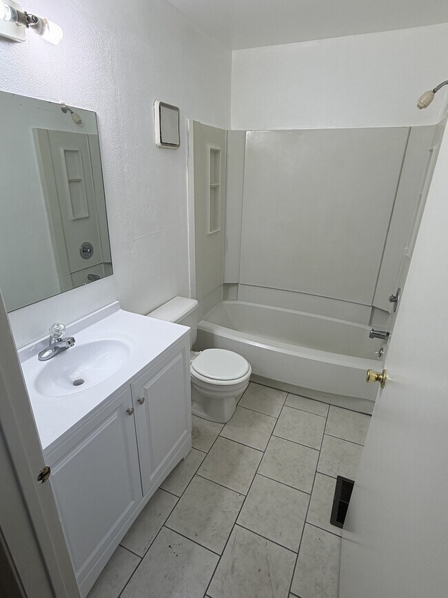 Foto del edificio - 1511 Woodhollow Dr