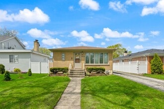Building Photo - 4850 N Clifton Ave