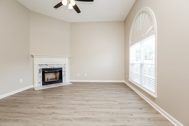 Foto del edificio - 1513 Mt Mitchell Ct