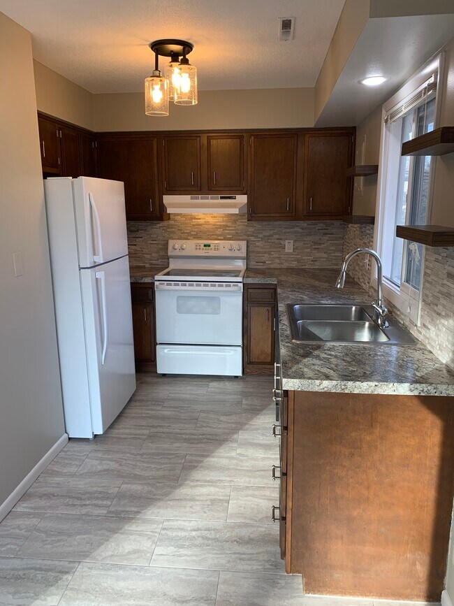 4832 Ginny ave, Lincoln, NE 68516 Townhouse for Rent in Lincoln, NE