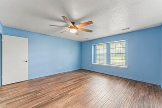 Building Photo - 3318 Candlelon Dr Building Photo - 3318 Candlelon Dr