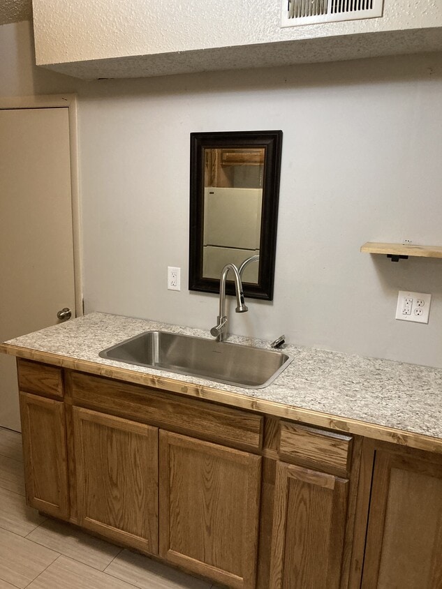 1526 Pineville Rd Unit B4 A3, Neosho, MO 64850 Apartments in Neosho