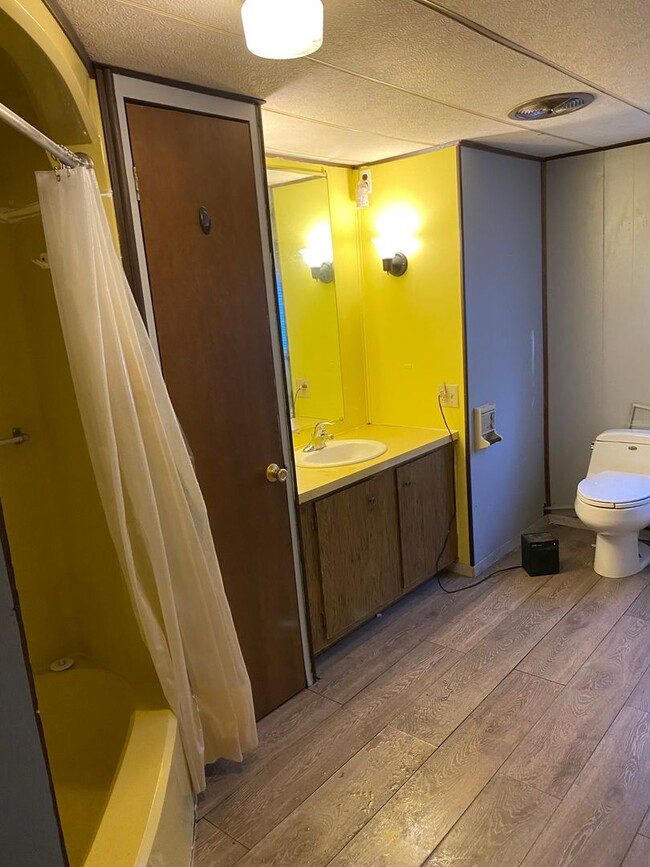 Building Photo - 16945 Rooster Ln