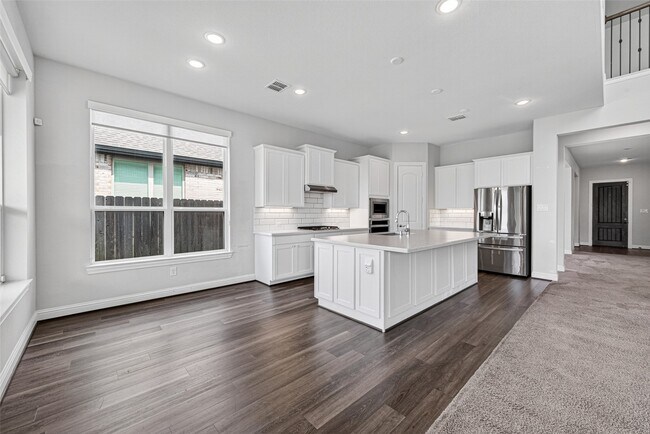 Building Photo - 24419 Avanti Dr