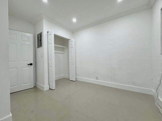 Foto del edificio - 612 NW 1st Ave