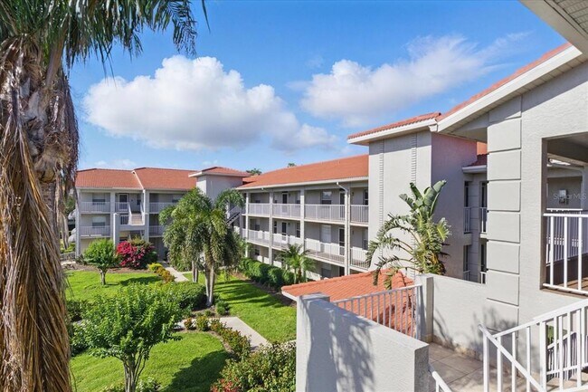 Foto del edificio - 9320 Clubside Cir