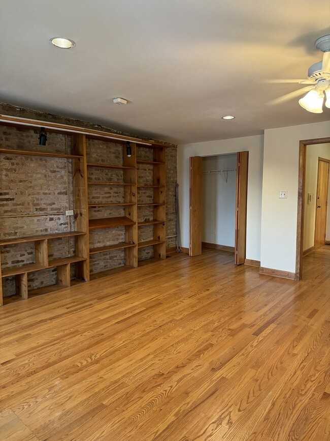 Building Photo - 2360 N Clybourn Ave