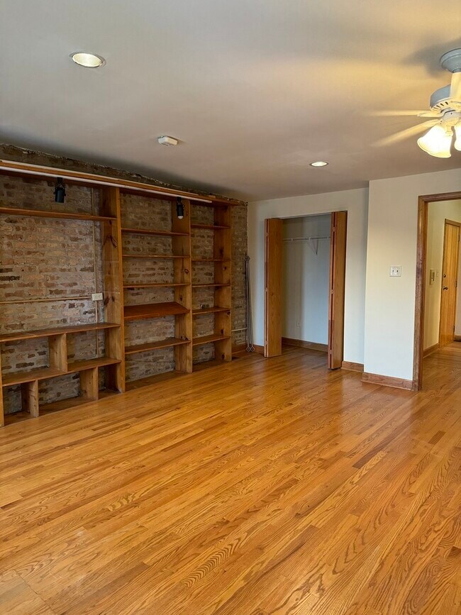 Foto del edificio - 2360 N Clybourn Ave