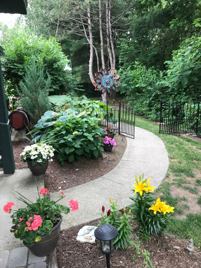 Paseo por la entrada - 9 Lake Forest Dr