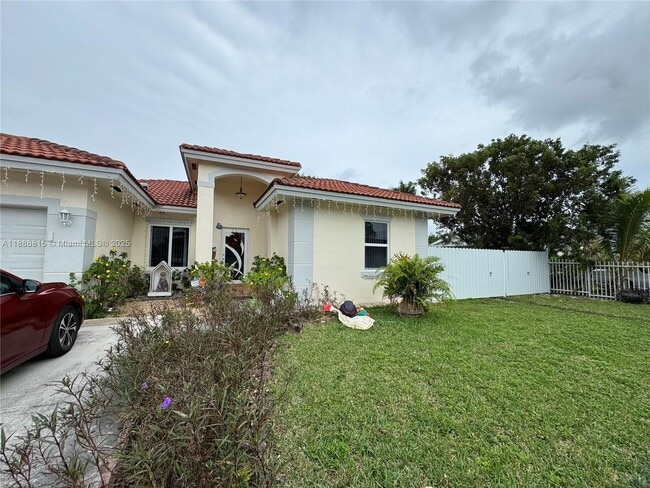 Foto del edificio - 11951 SW 192nd Terrace
