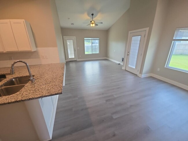 Building Photo - 2701/03 Greenleaf