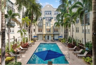 Building Photo - 533 NE 3rd Ave