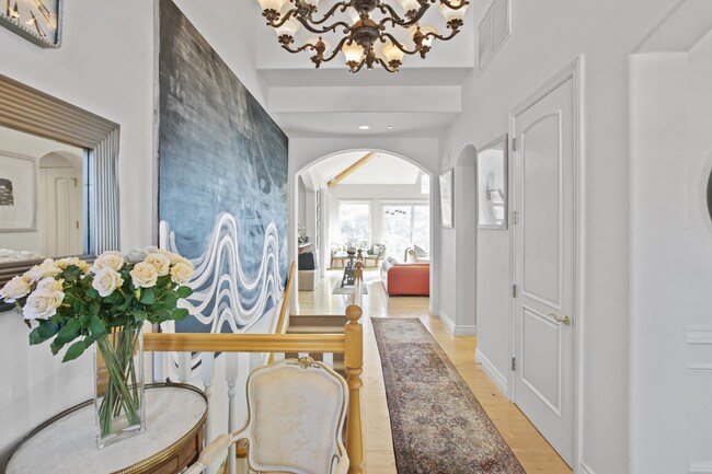 Foto del edificio - 2094 Trentham Rd