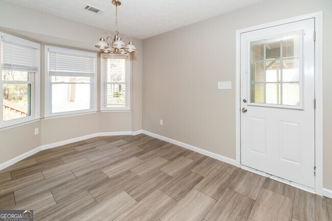 Foto del edificio - 125 Highland Cir