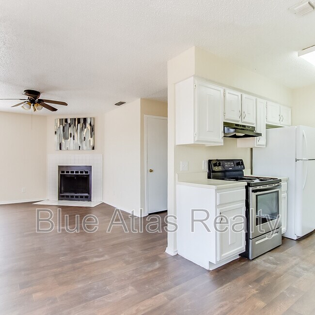 Foto del edificio - 8133 Foxfire Ln