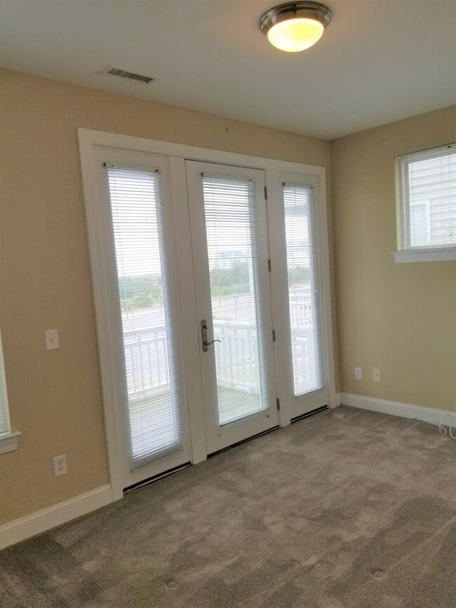 Building Photo - 3 Bedroom 2 1/2 bath unfurnished Townhouse located in Surf City-Ocean views