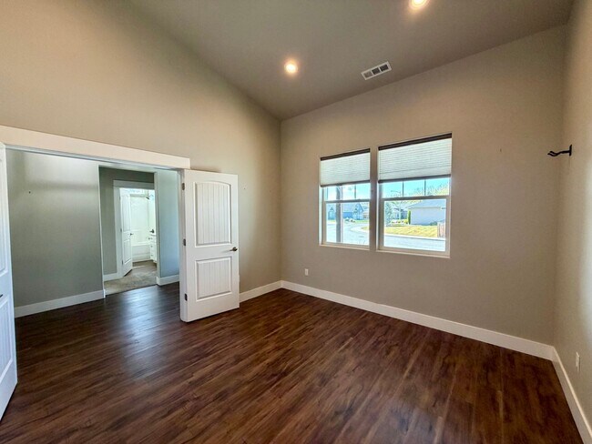 Foto del edificio - Beautiful, Craftsman Home-  4 bedroom, 2.5 ba + office!