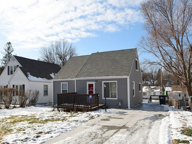 Building Photo - Cute Bungalow