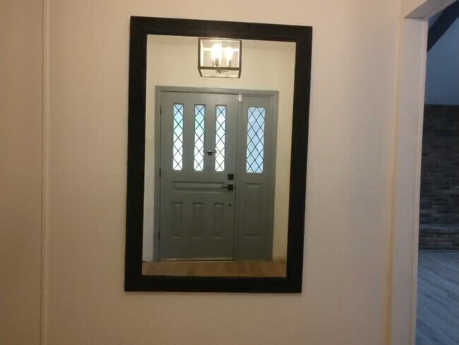 Foyer - 5212 Smokerise Ct