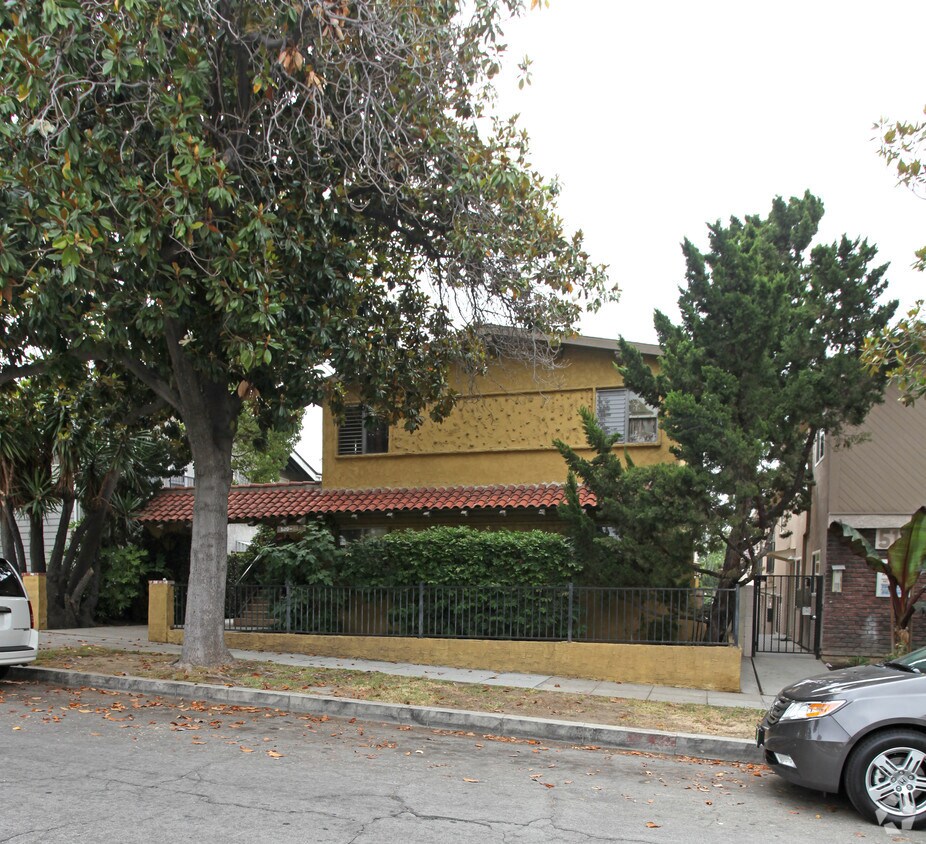 Building Photo - 520-522 E Valencia Ave