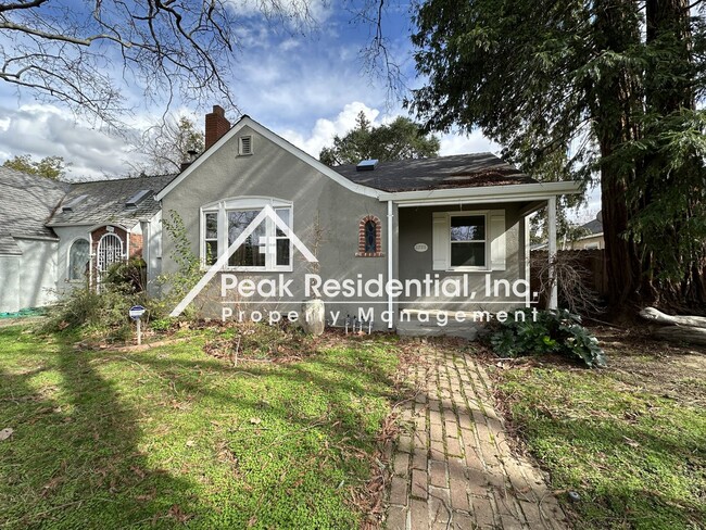 Building Photo - Updated 3bd/2ba House near Sutterville & F...