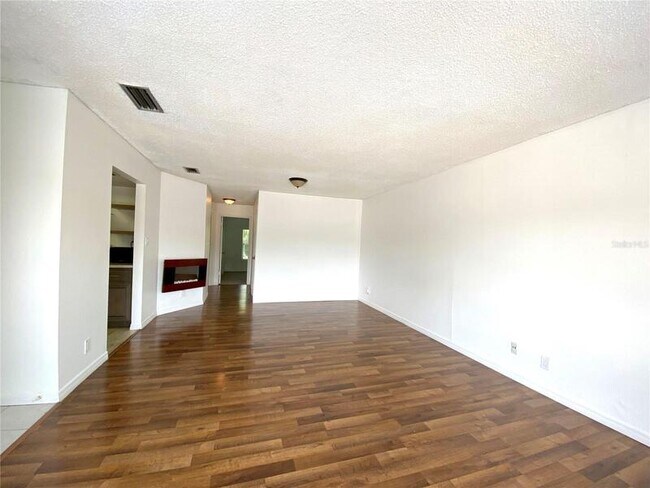 Foto del edificio - 2622 Lemon Tree Ln