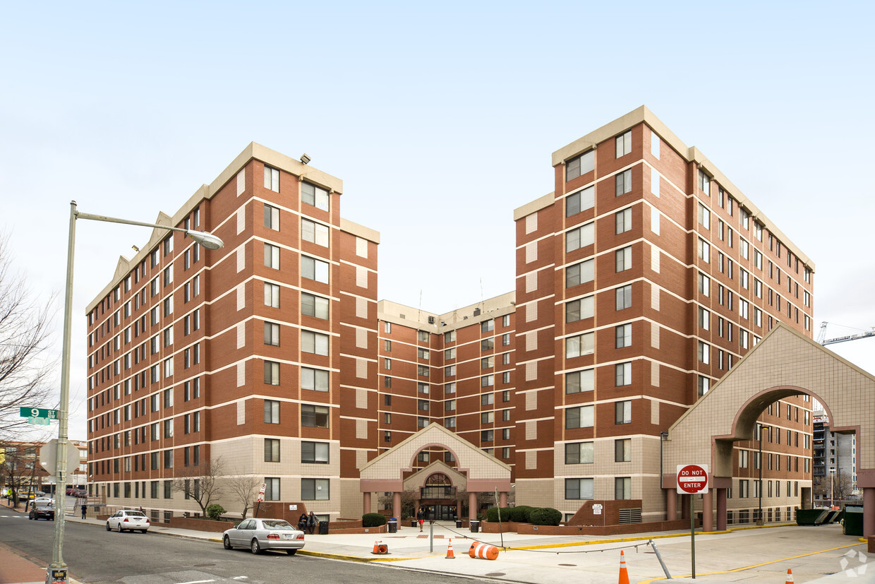 Howard Plaza Towers - Apartments in Washington, DC | Apartments.com