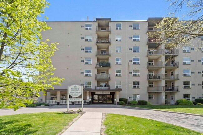 Photo du bâtiment - Linden Tower Apartments