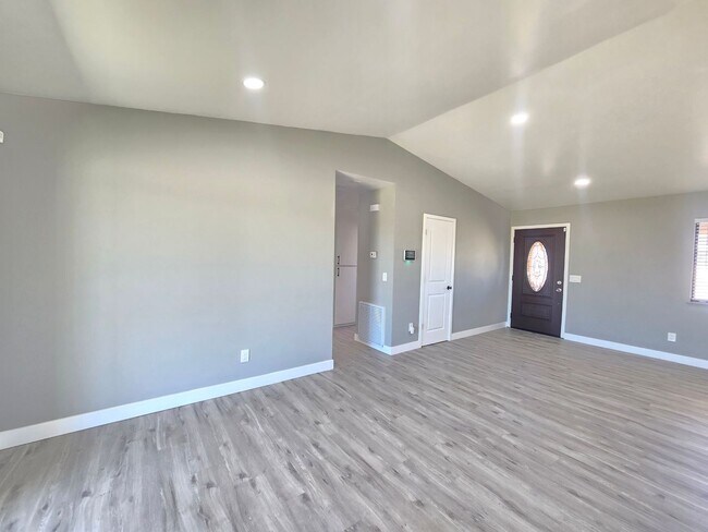 Building Photo - 8472 Underwood Ave