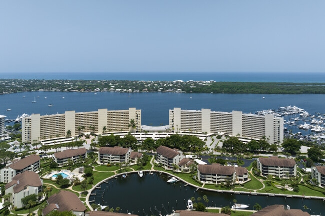 Building Photo - 132 Lakeshore Dr