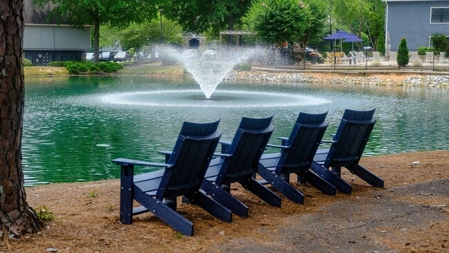 Enjoy lakeside views and living - Amberlake Village