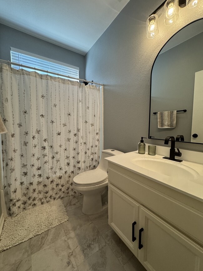 Building Photo - 5548 Ravine Ct