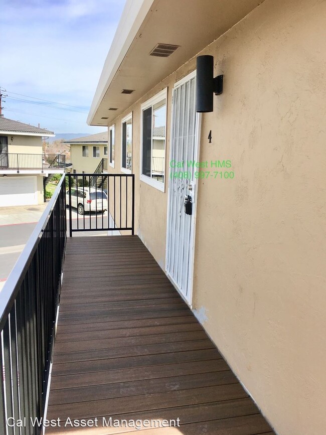 2 br, 1 bath House - 5611 Playa Del Rey, U... photo'