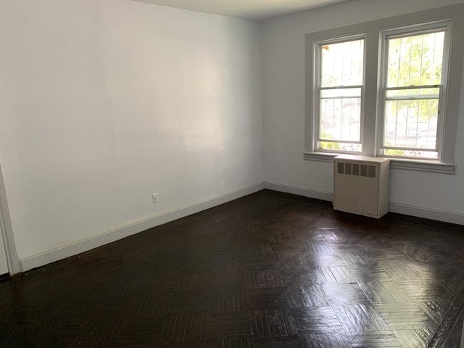 Foto del edificio - 723 Linden Boulevard