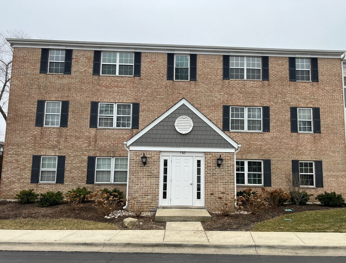 Primary Photo - 152 E Winchester Rd